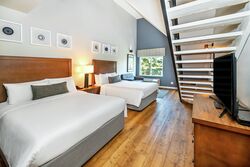 Loft Suite - 3 Queens - Hotel Room Sleeping Area