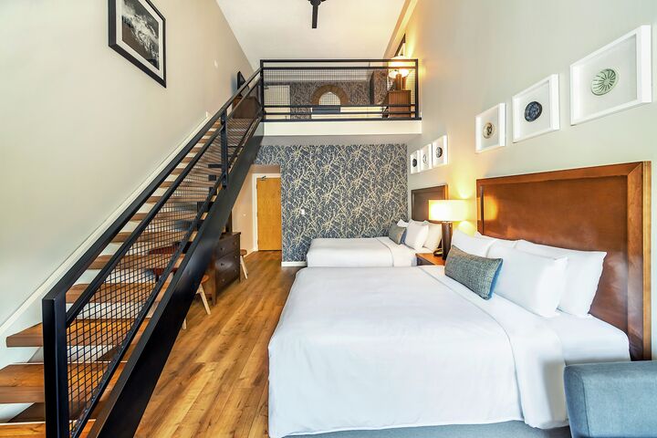 Loft Suite - 3 Queens - Hotel Room Sleeping Area