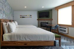 2 Queens - Bedroom
