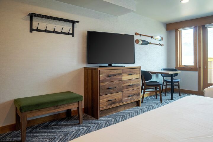 Superior Hotel Room - Mtn. View - Bedroom
