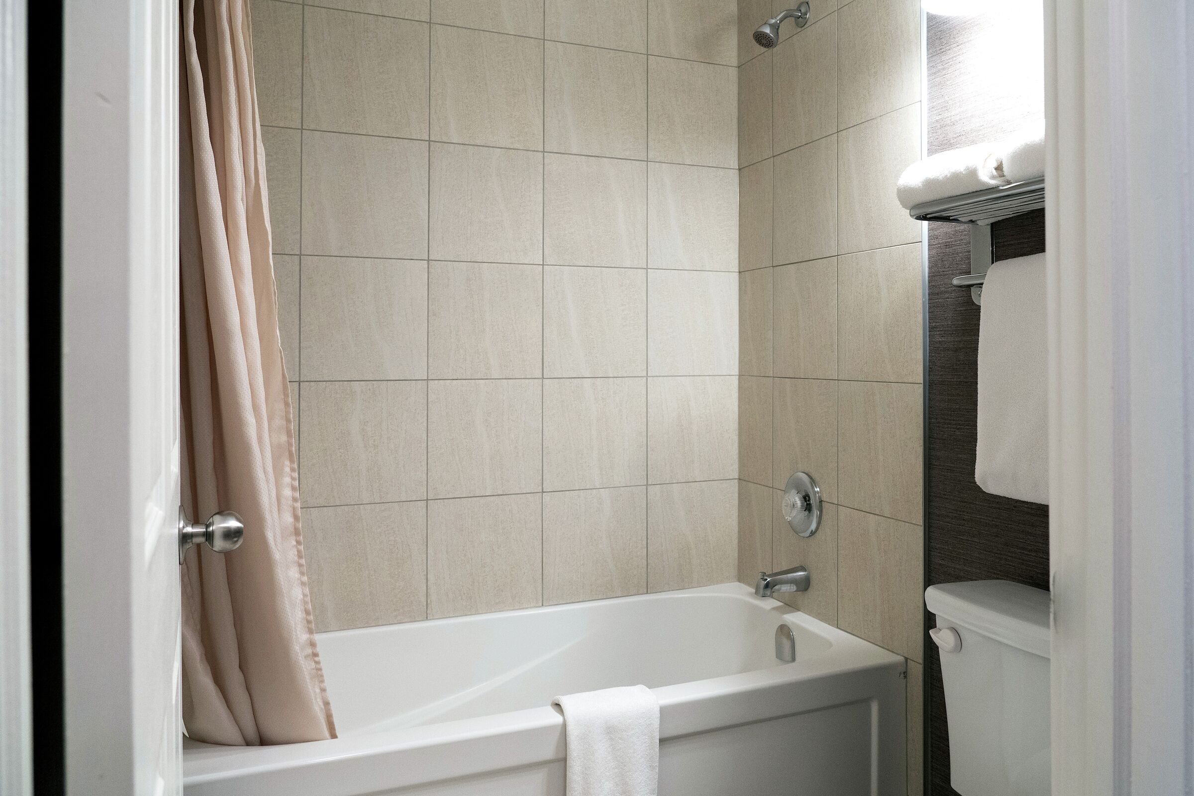 2 Queens - Bathroom