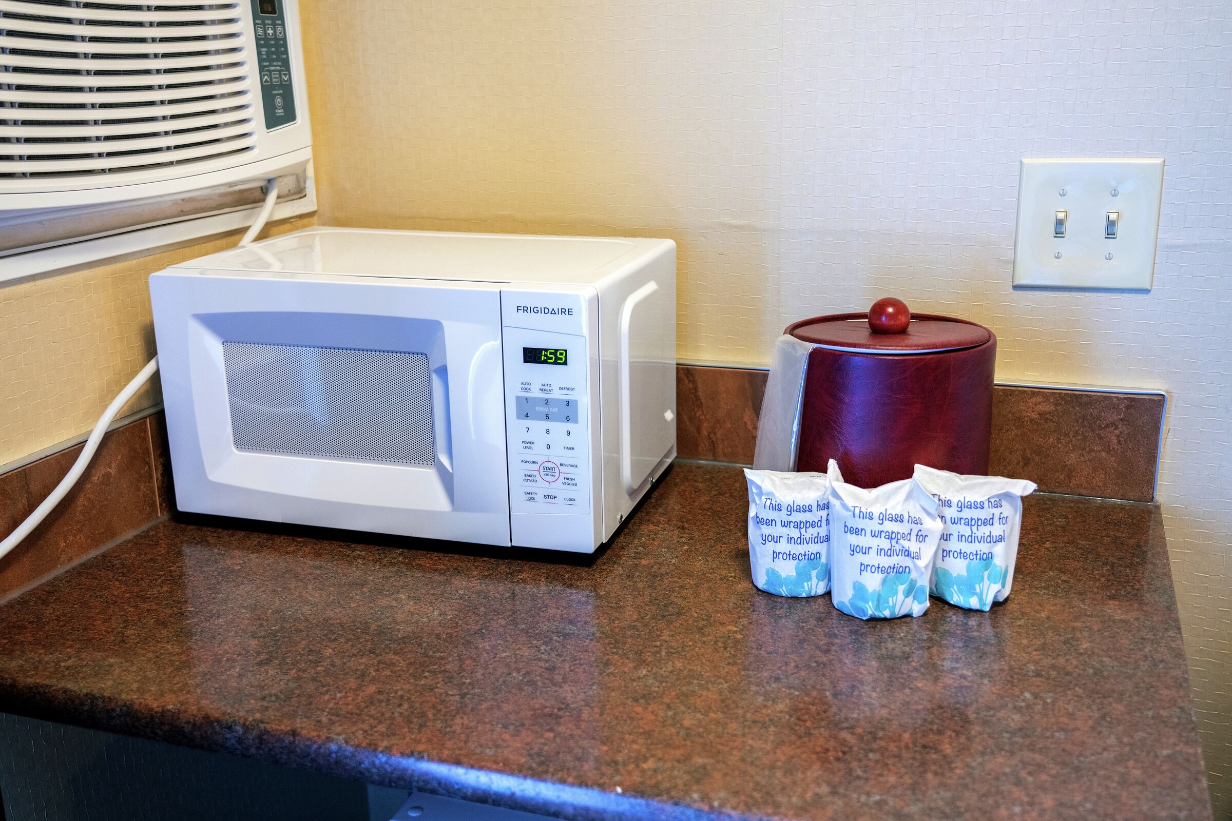 3 Queens - Microwave