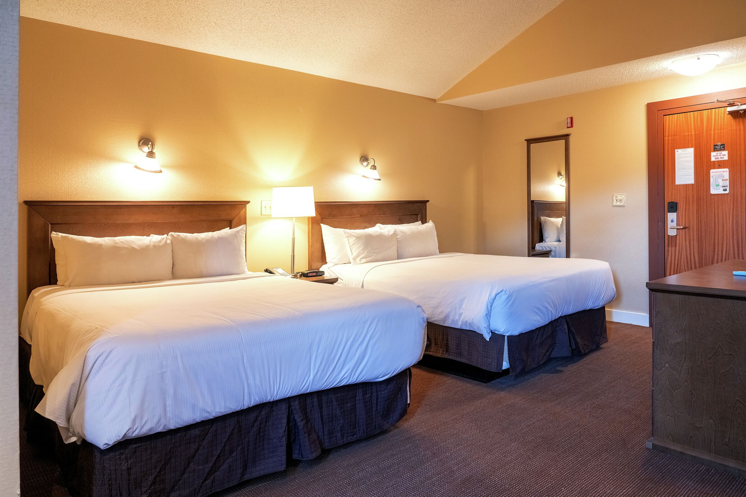 3 Queens - Bedroom