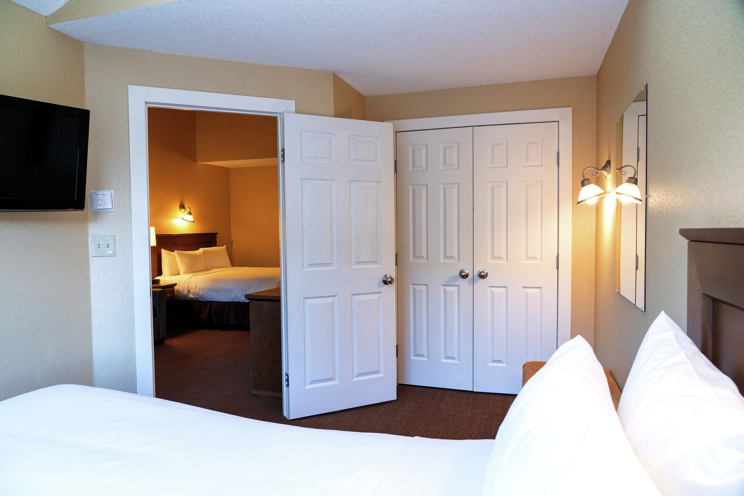 3 Queens - Bedroom