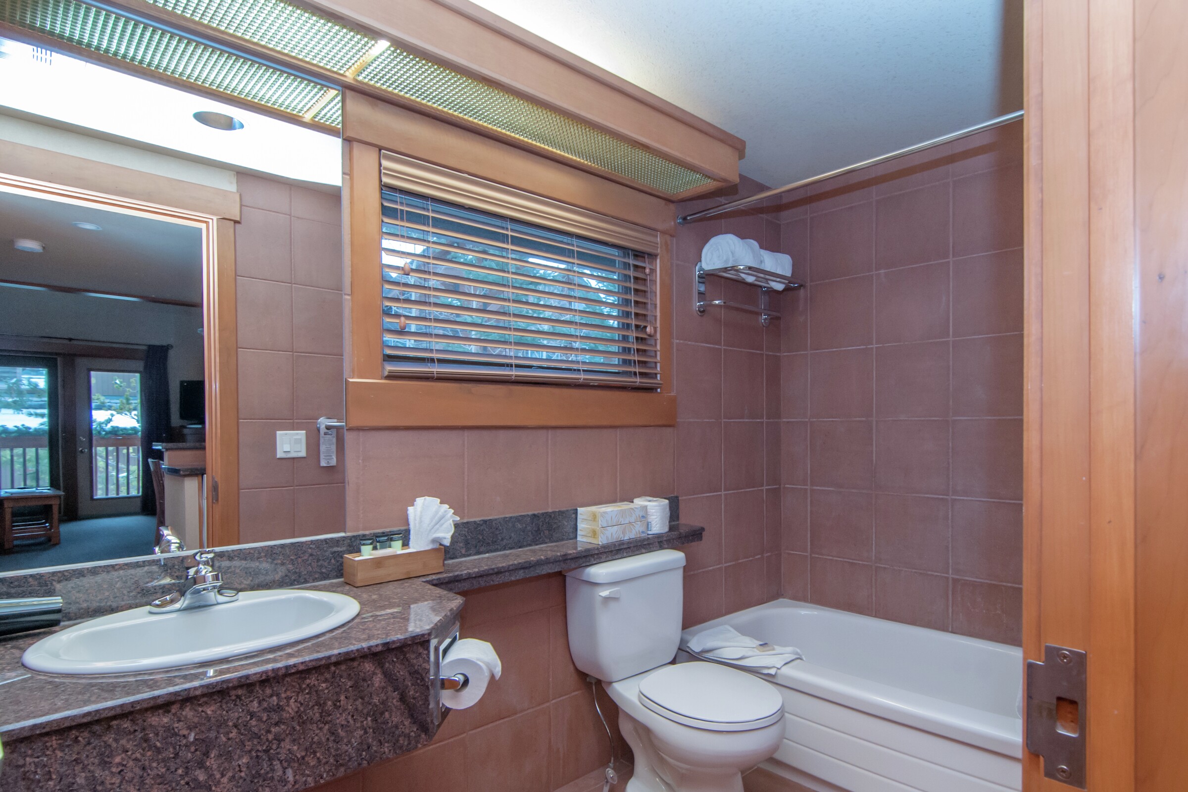 Premier 2 Bdrm w/ Loft - Bathroom