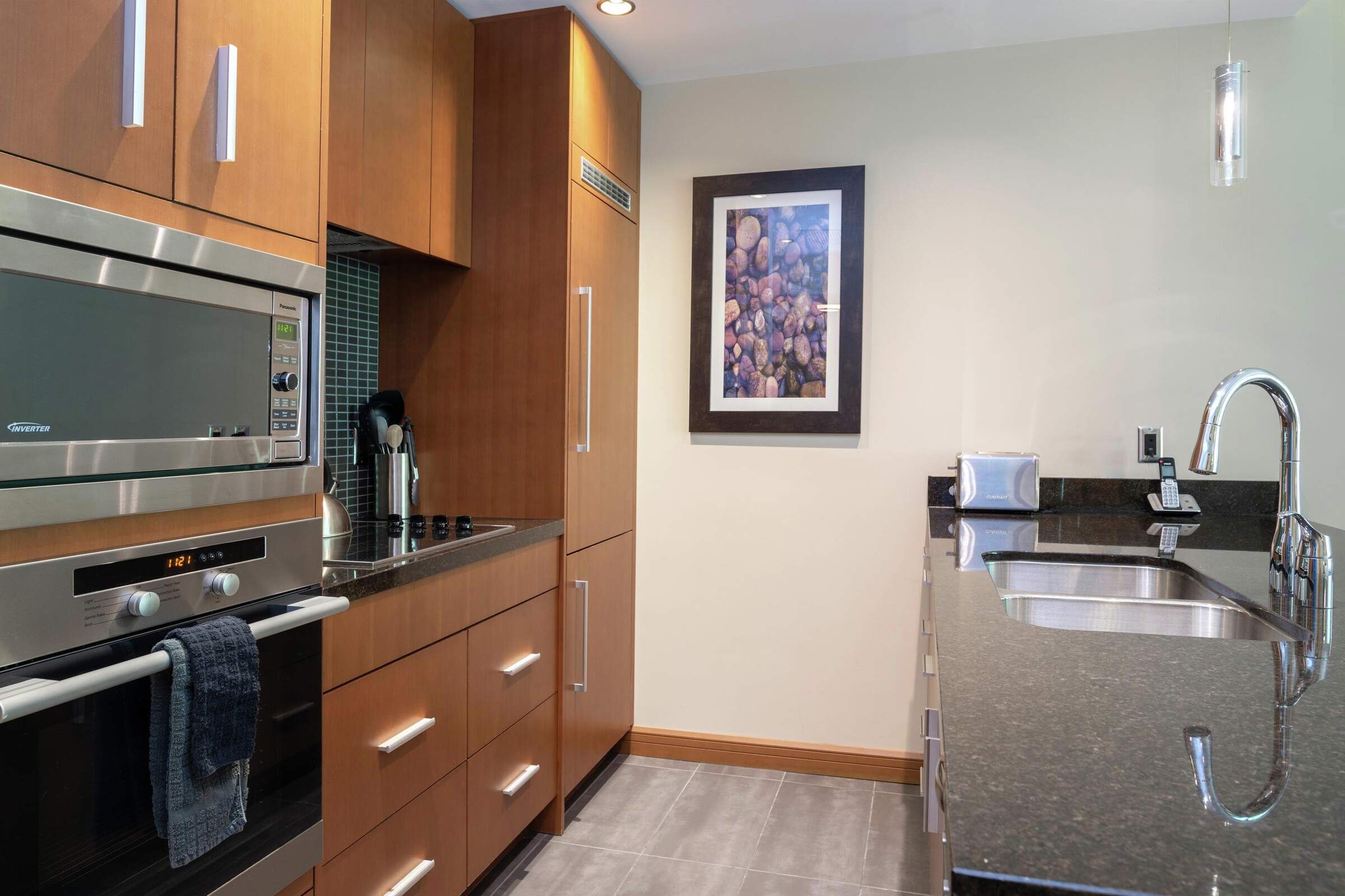 Classic - 1 Bdrm Suite Kitchen