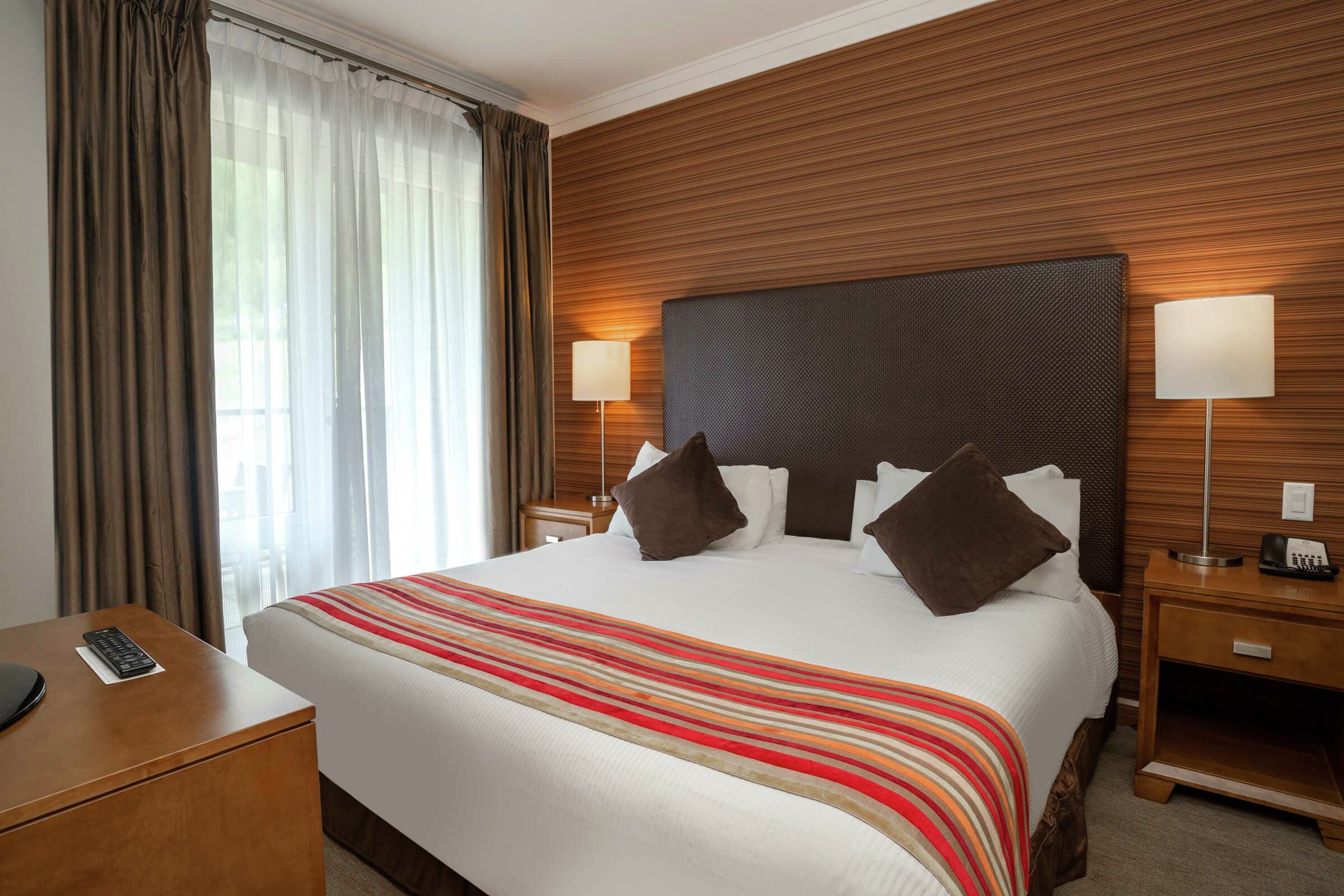 Classic - 1 Bdrm Premium Suite Bedroom