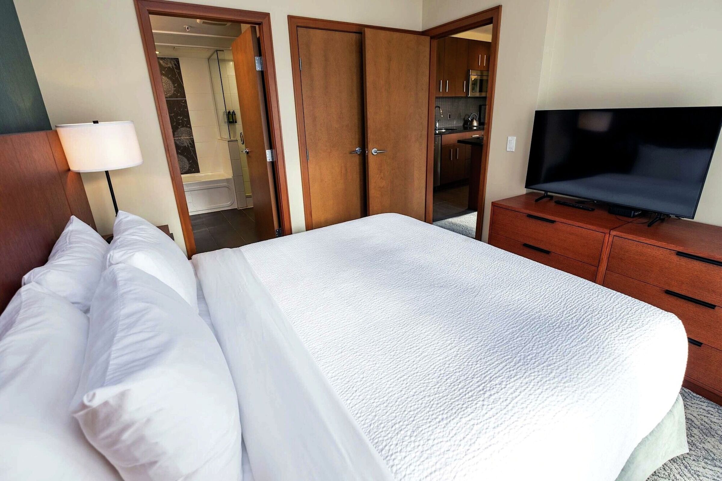 1 Bdrm Suite Bedroom