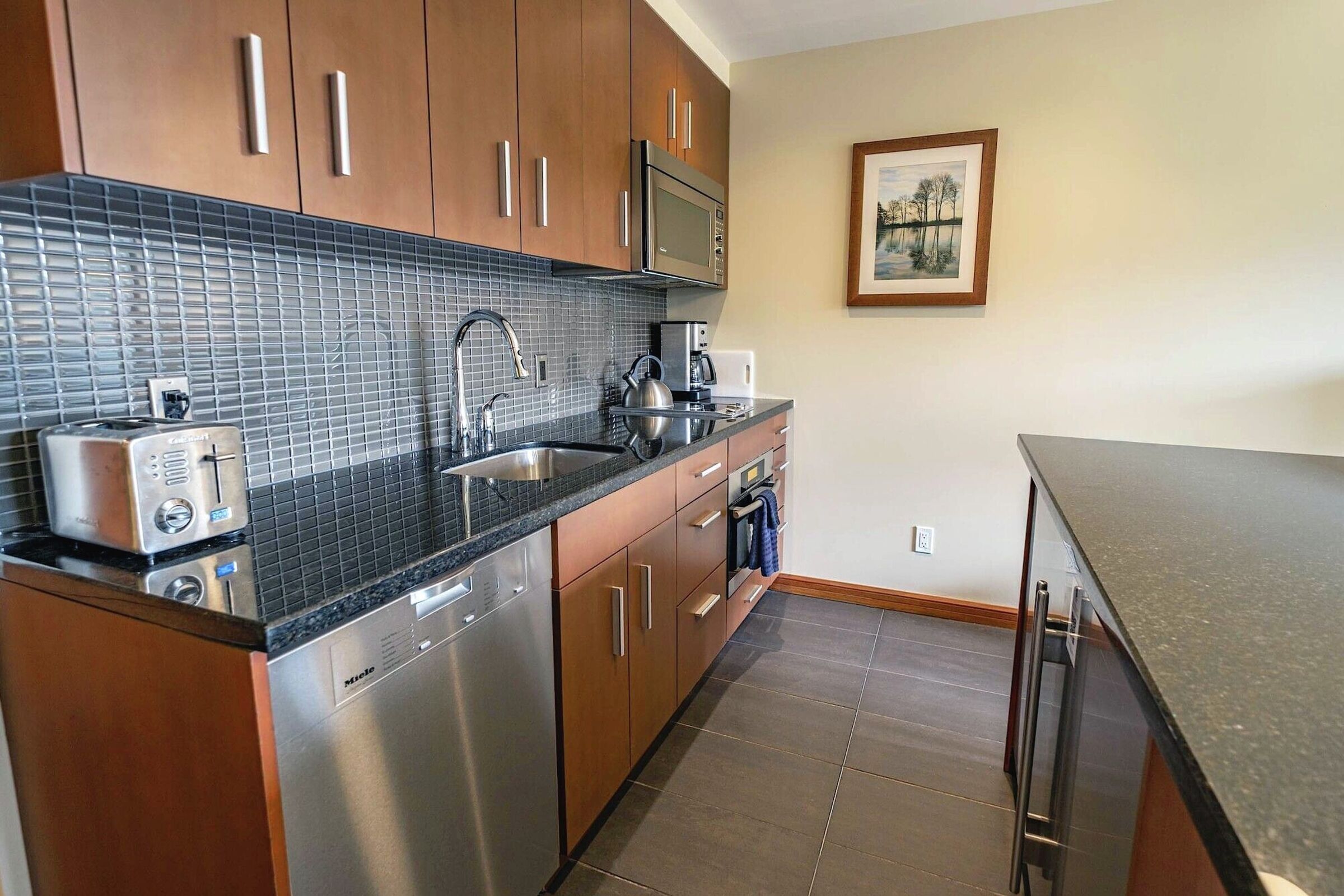 1 Bdrm Suite Kitchen