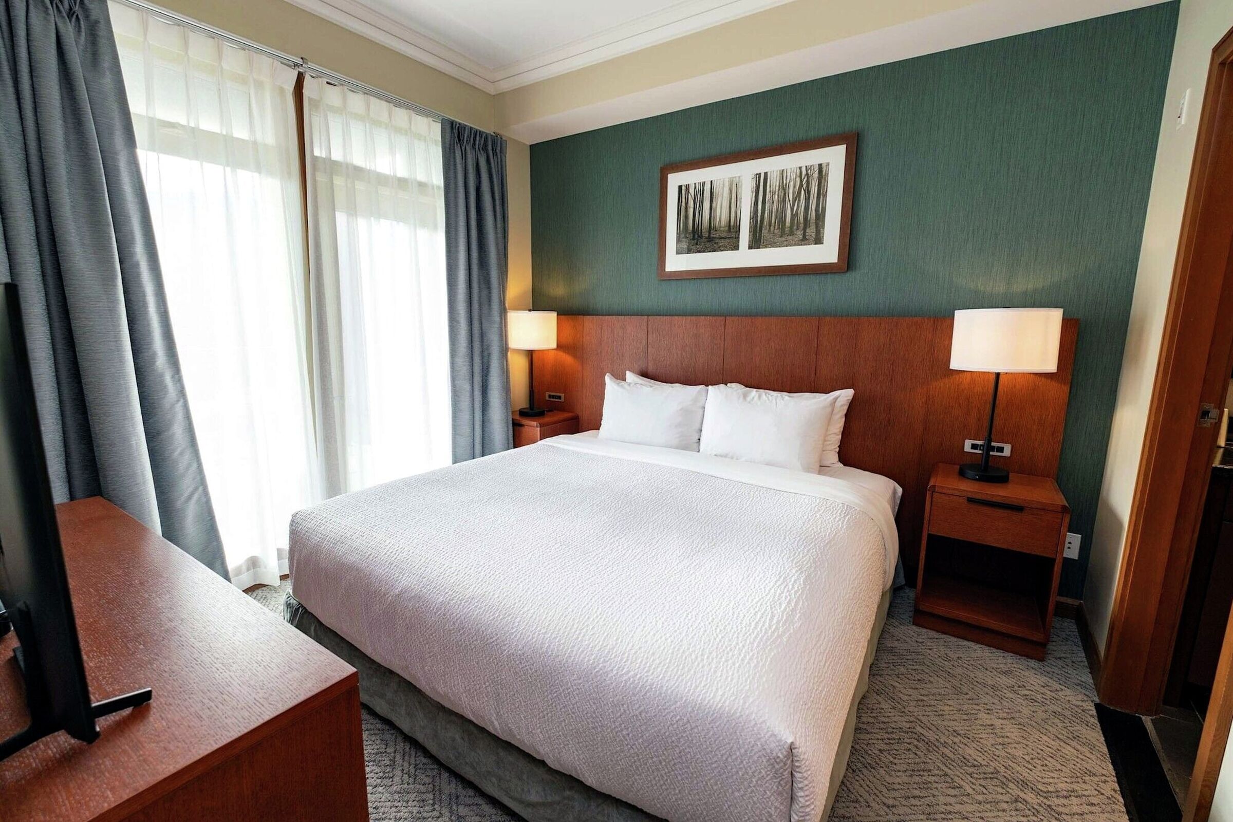 1 Bdrm Suite Bedroom