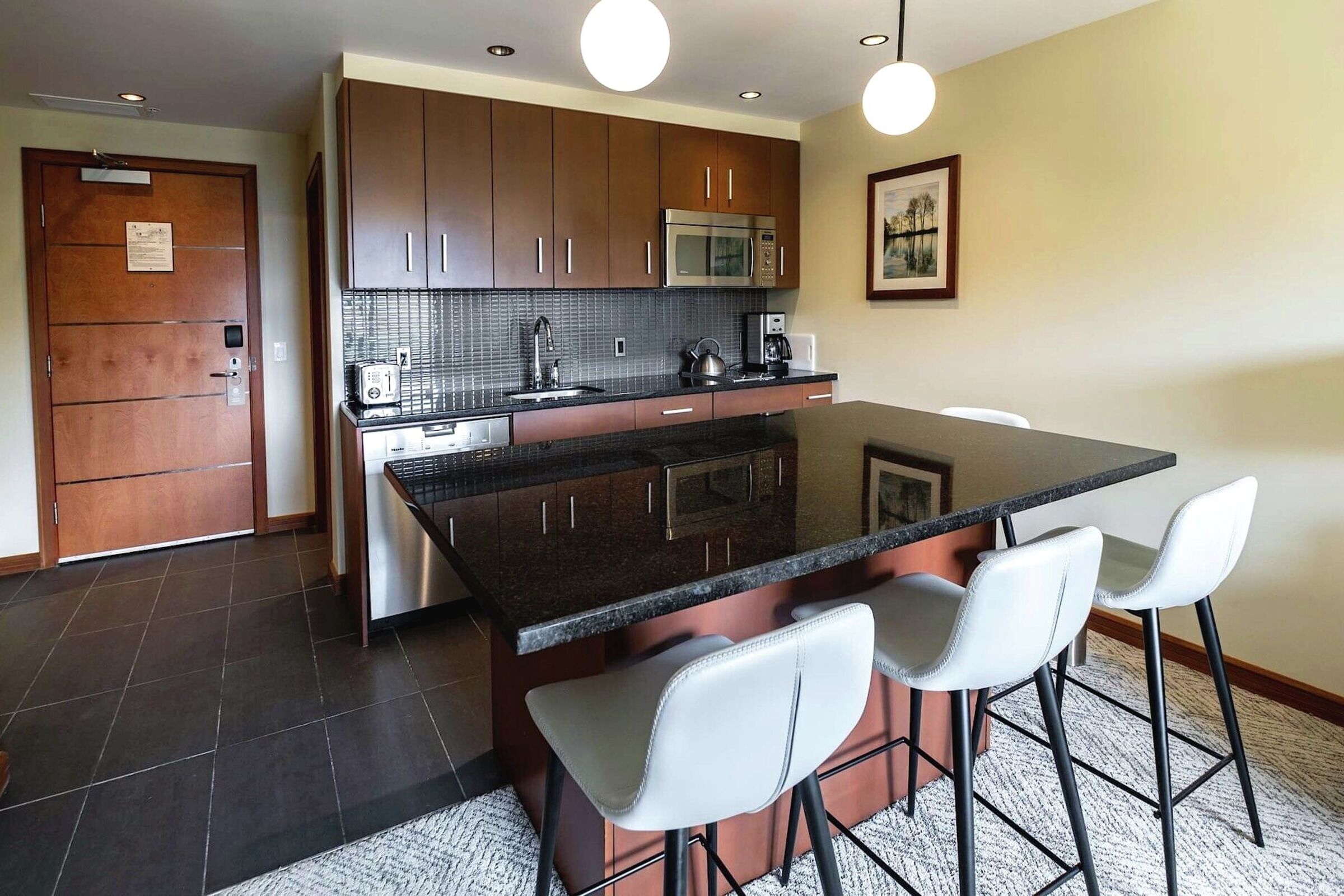 1 Bdrm Suite Dining Area & Kitchen