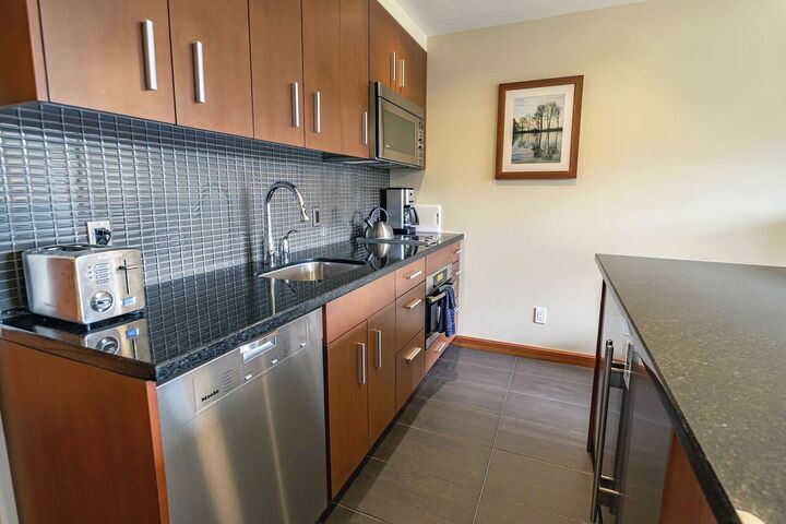 Renovated - 1 Bdrm Premium Suite Kitchen