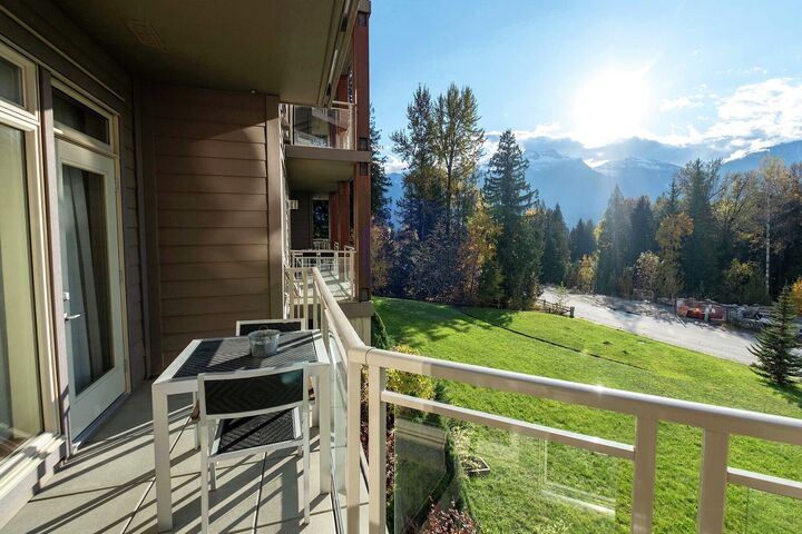 Renovated - 1 Bdrm Premium Suite Balcony