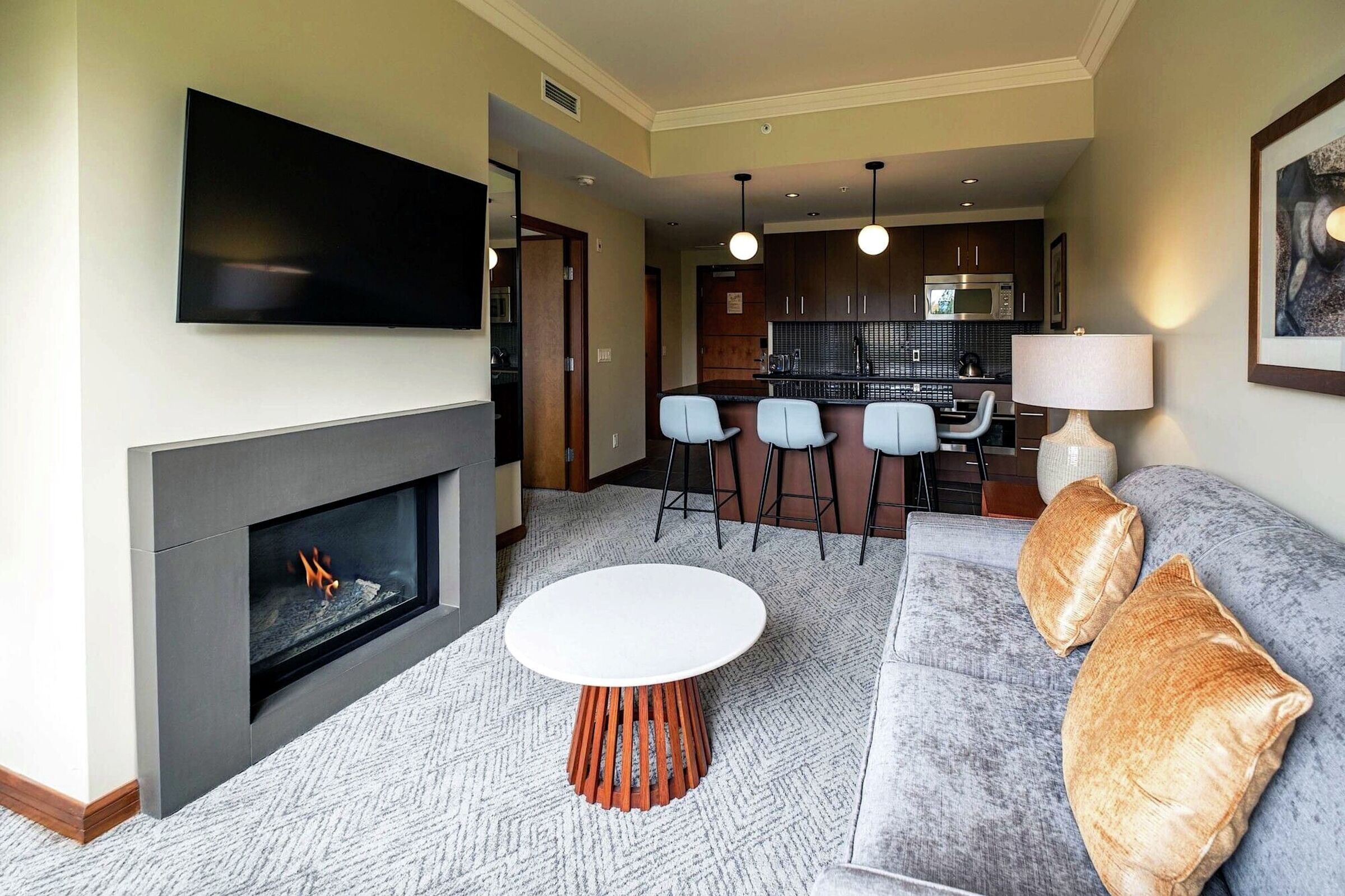 1 Bdrm Premium Suite Living Area