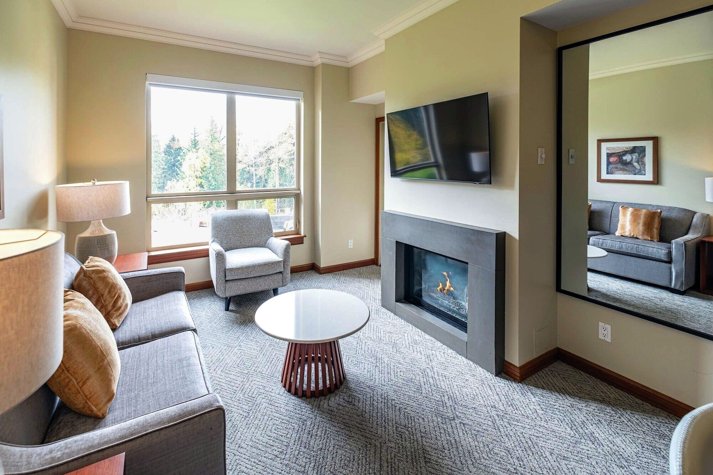 1 Bdrm Premium Suite Living Area