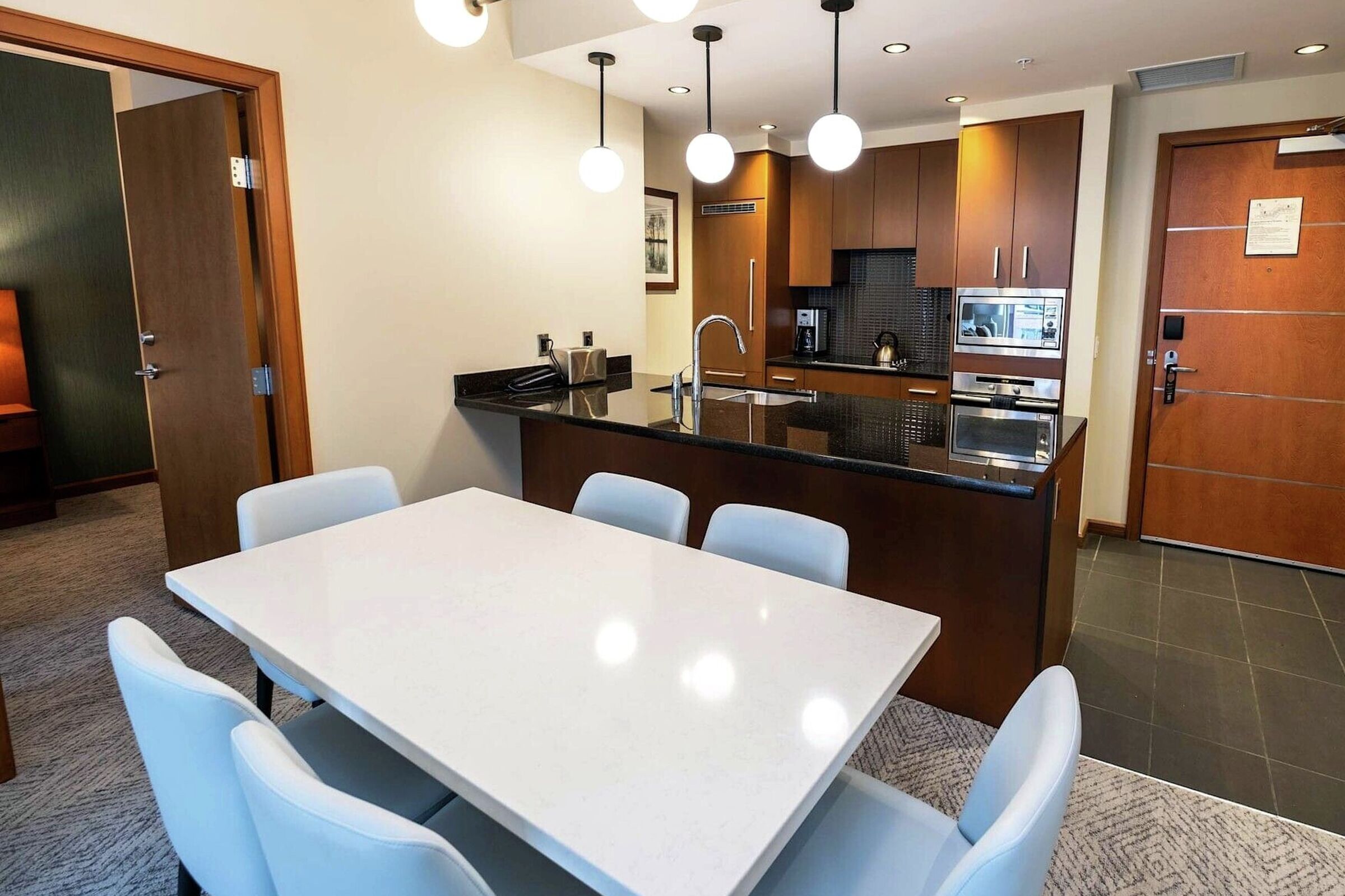 2 Bdrm Suite Dining Area