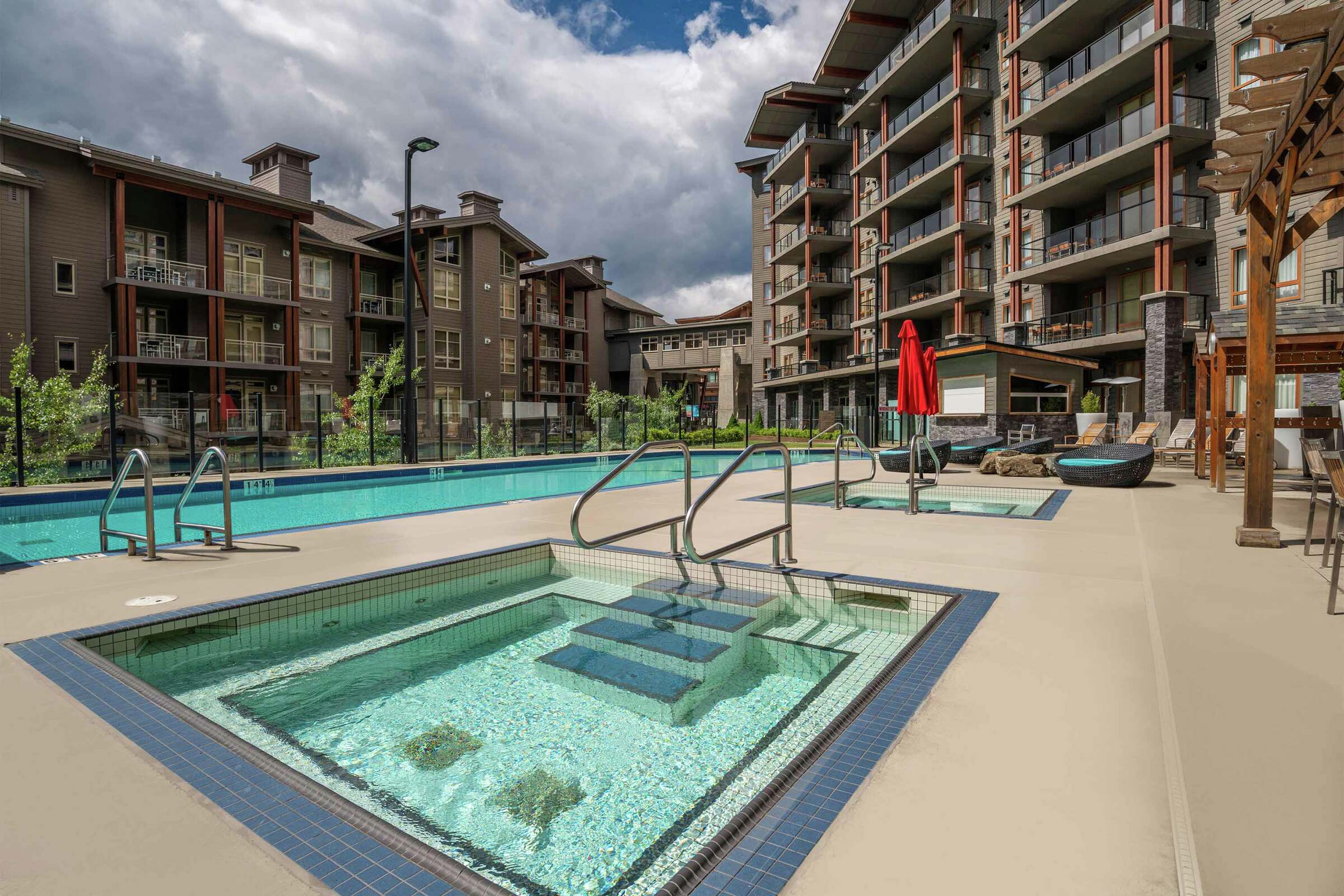 Outdoor Pool & Hot Tubs