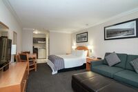Queen Kitchenette Room