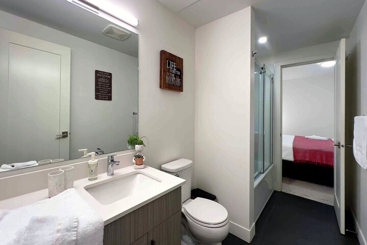 #4101 - Al's Escape - Ensuite Bathroom