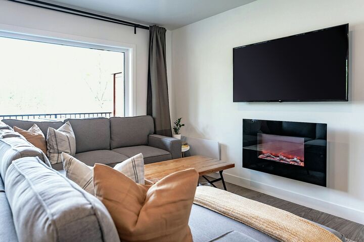 #1101 - The RendezView - Living Area