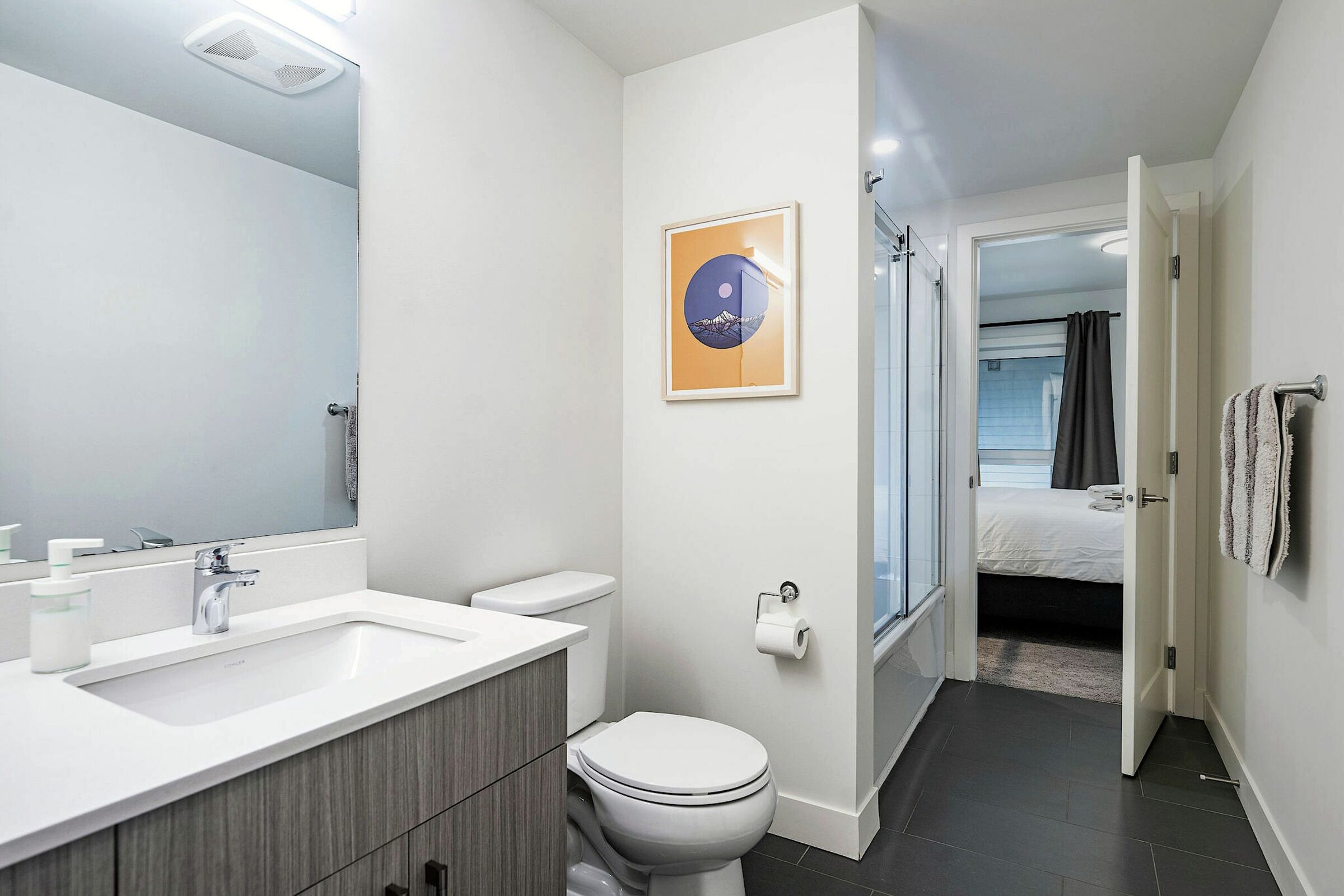 #1101 - Ensuite Bathroom