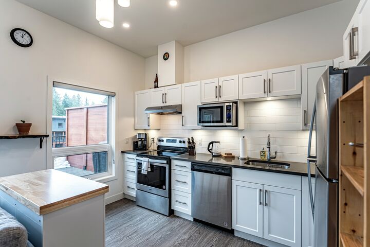 #2200 - Niska's Den - Kitchen