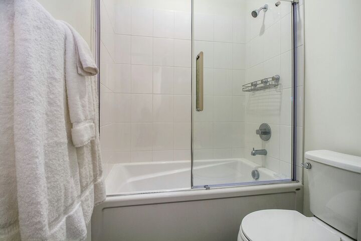 #2204 - Kasper's Den - Bathroom