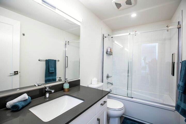 #4202 - L'Austin Reve - Master Ensuite Bathroom