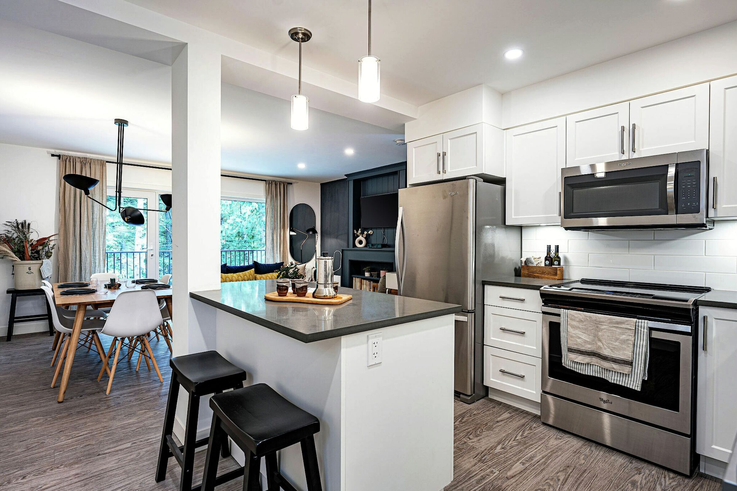 Kitchen & Dining Area