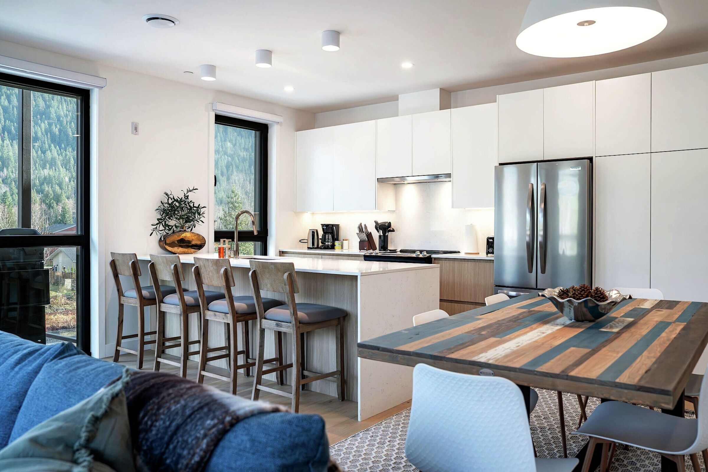 #1302 - Dining Area & Kitchen