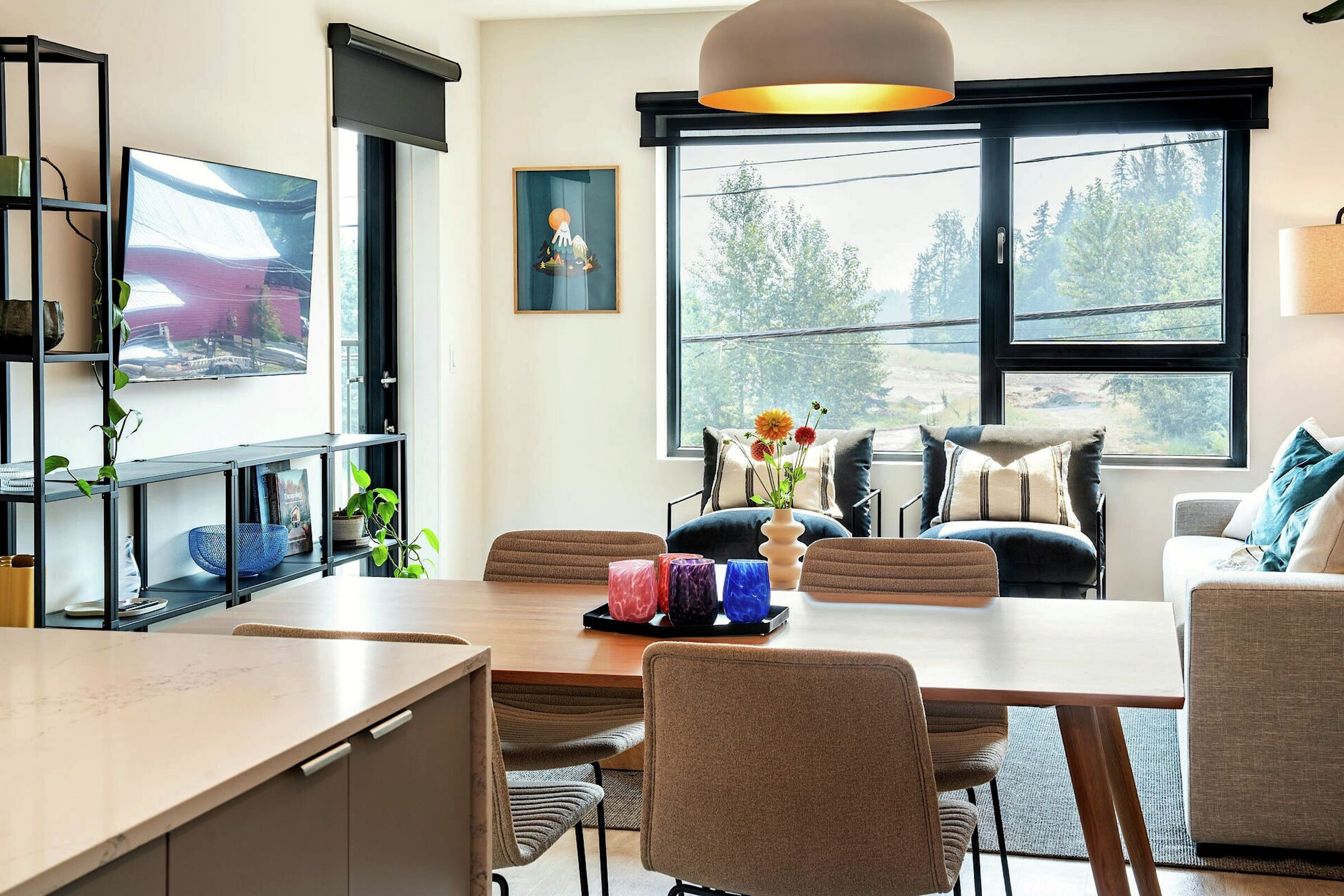 Living Area & Dining Area