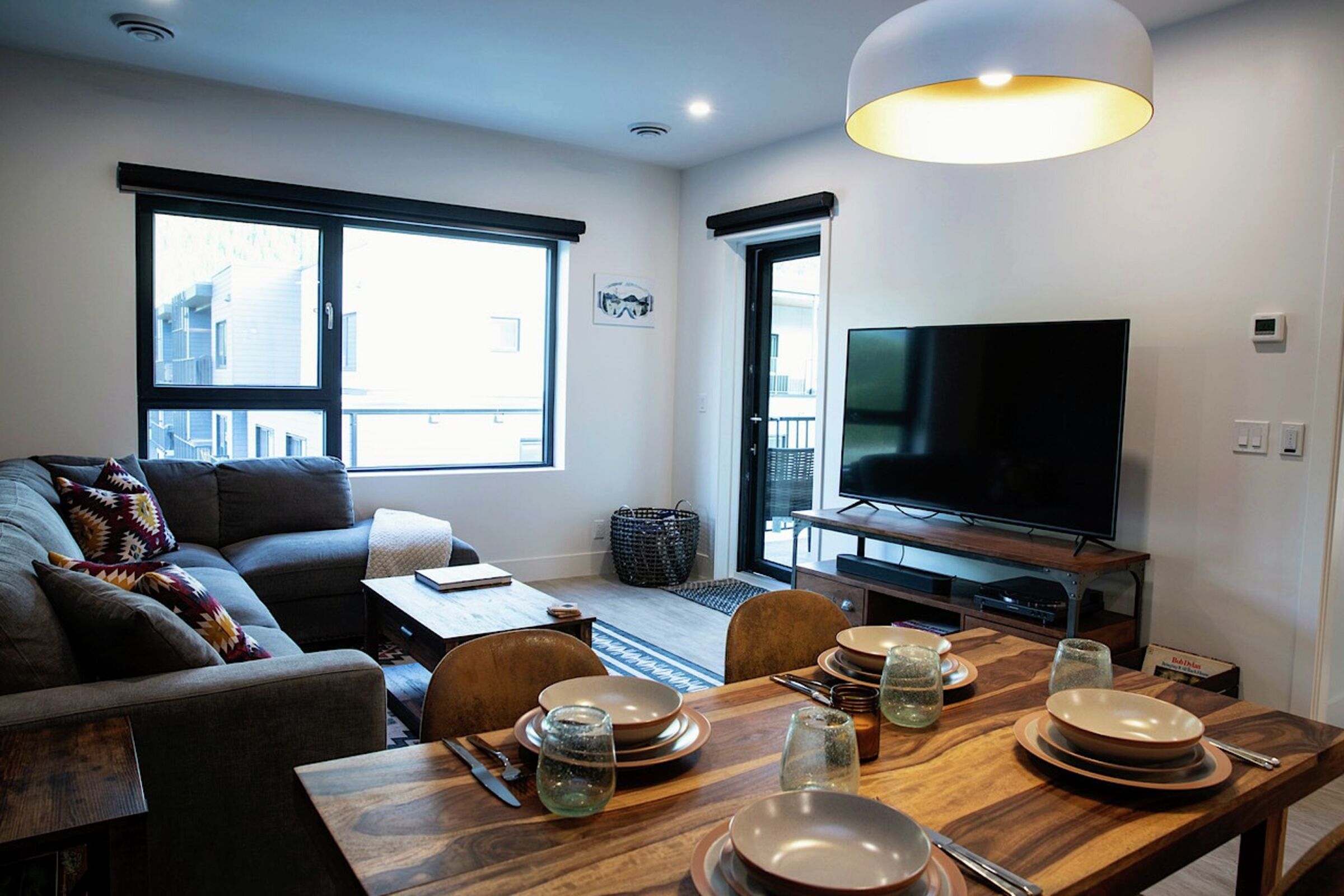 Living Area & Dining Area