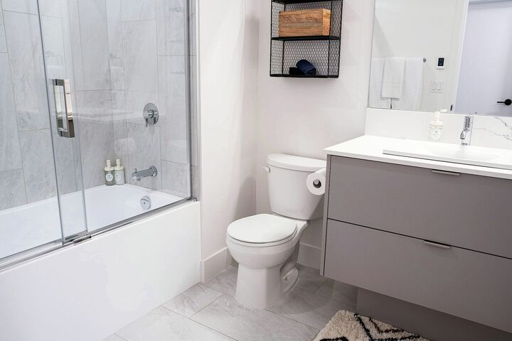 #2308 - The Selkirk House - Bathroom