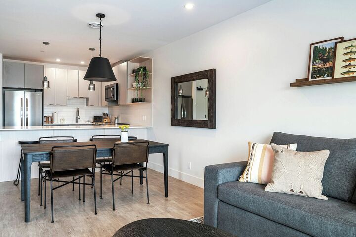 #2308 - The Selkirk House - Dining Area
