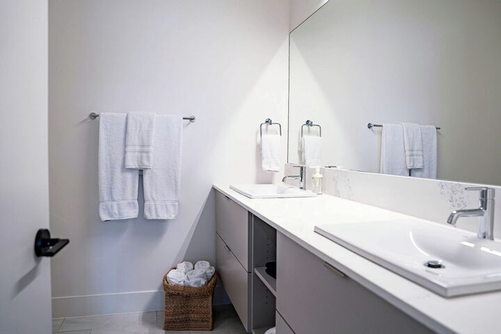 #2310 - The Monashee House - Master Ensuite Bathroom