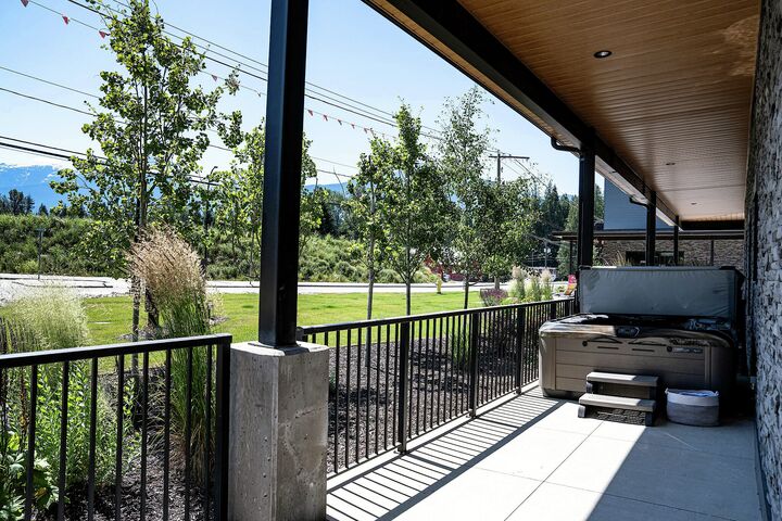 #1106 -  Rustic Retreat - Patio with Hot Tub
