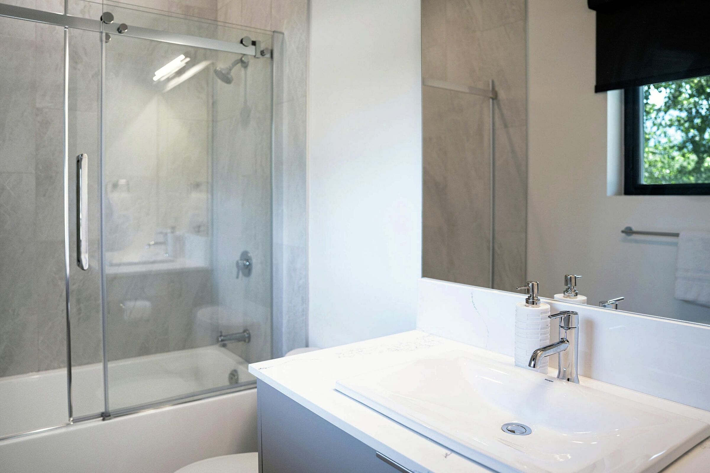 #1106 - Master Ensuite Bathroom