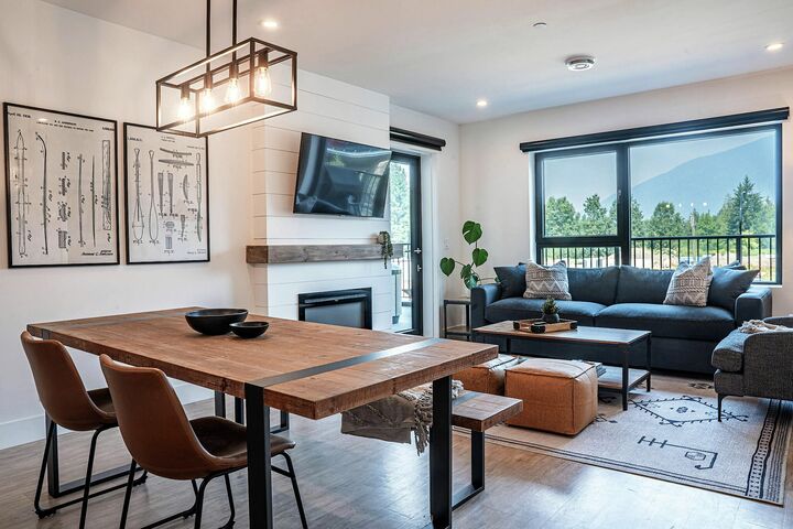 #2202 - Glades and Greens - Dining Area & Living Area
