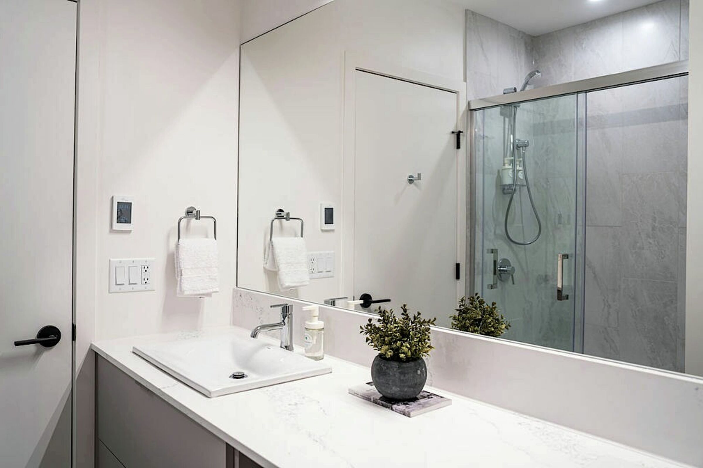 #2206 - Master Ensuite Bathroom