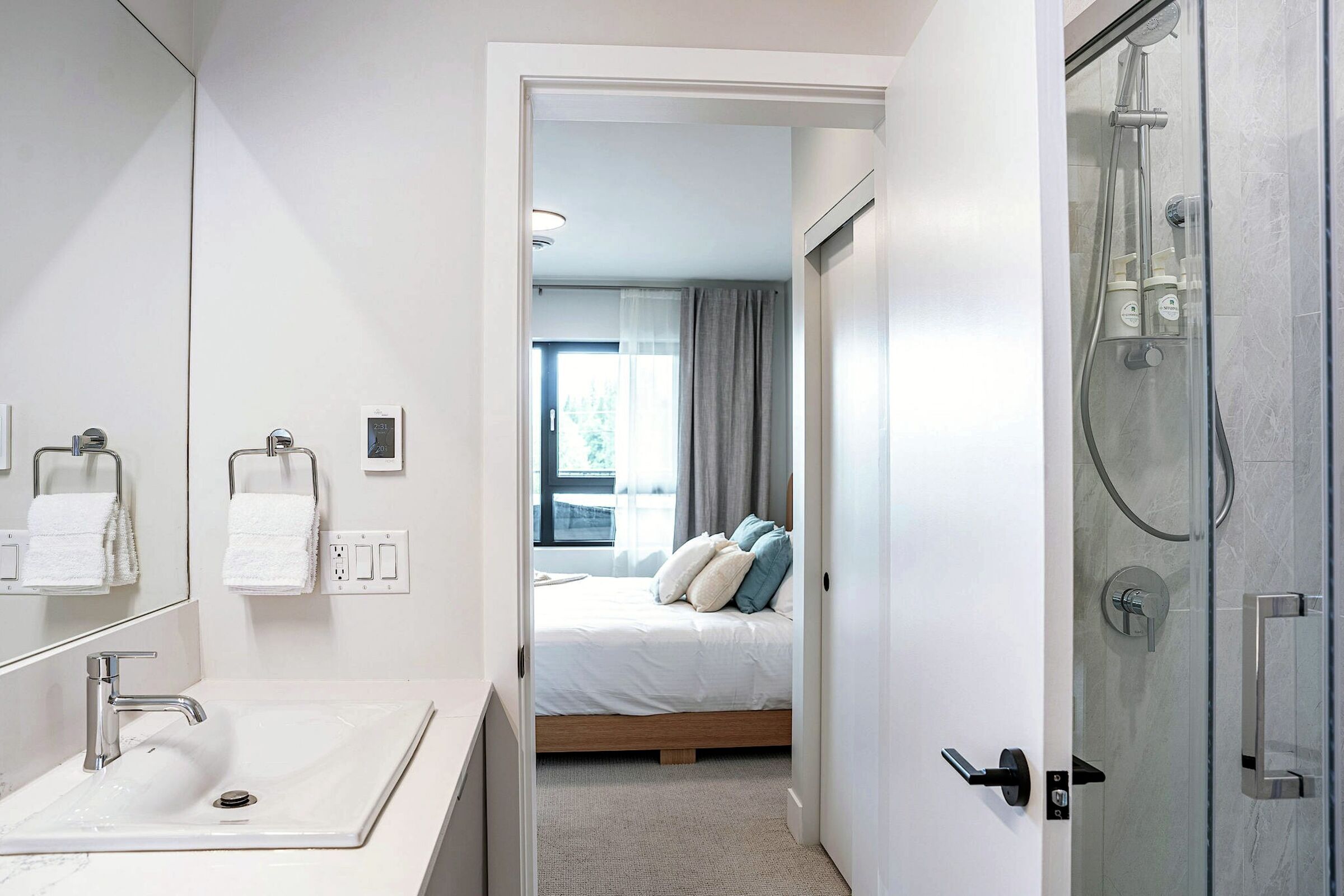 #2207 - Master Ensuite Bathroom