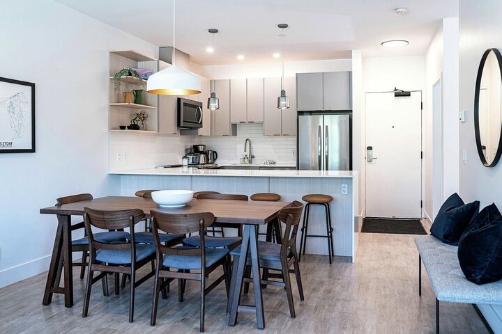 #2406 - North Bowl Nook - Dining Area