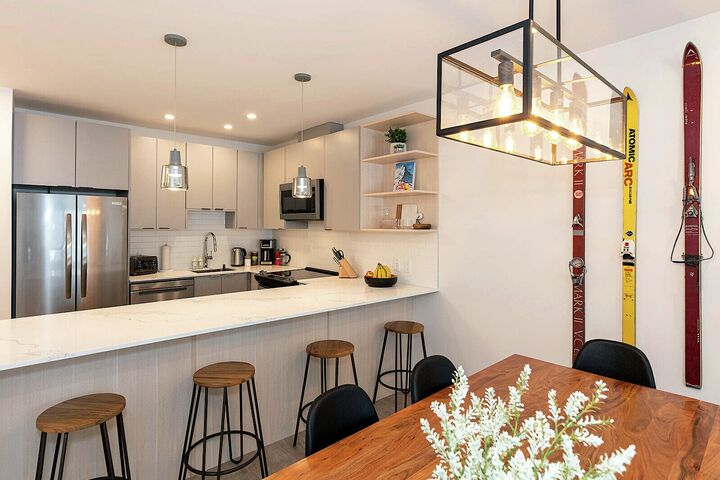 #3208 - Huckin' Harry's - Dining Area & Kitchen