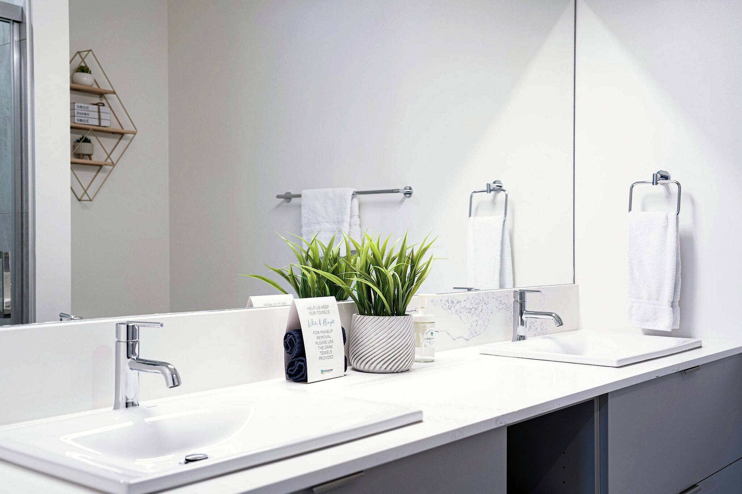 #3306 - Master Ensuite Bathroom