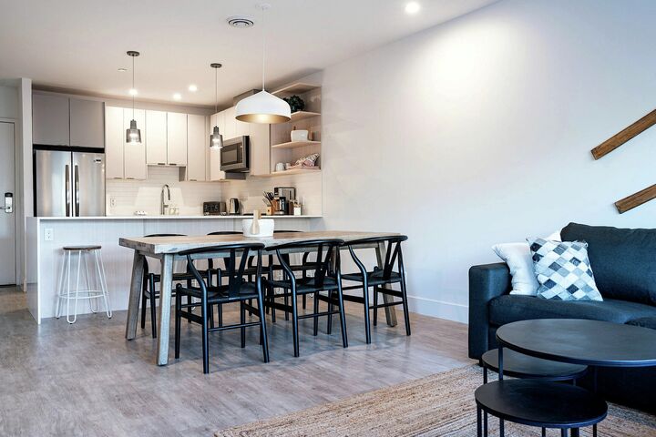 #3310 - Drop in Condo - Dining Area & Kitchen