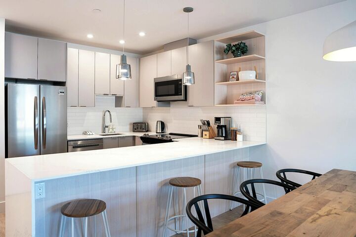 #3310 - Drop in Condo - Dining Area & Kitchen