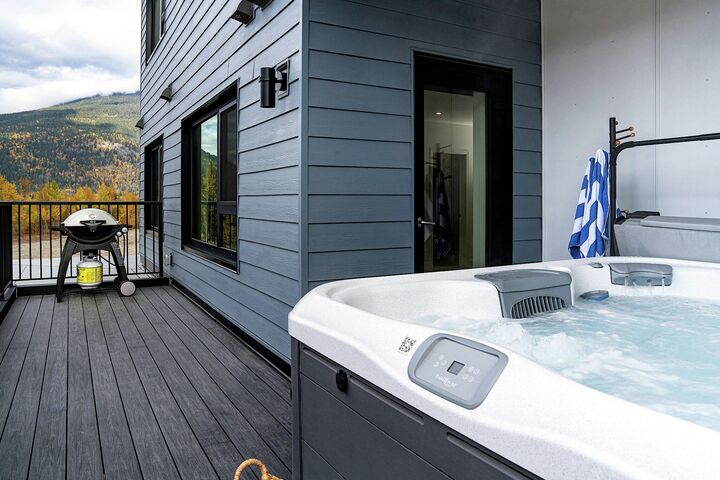 #4207 - Bluebird Daze - Balcony with BBQ and Hot Tub