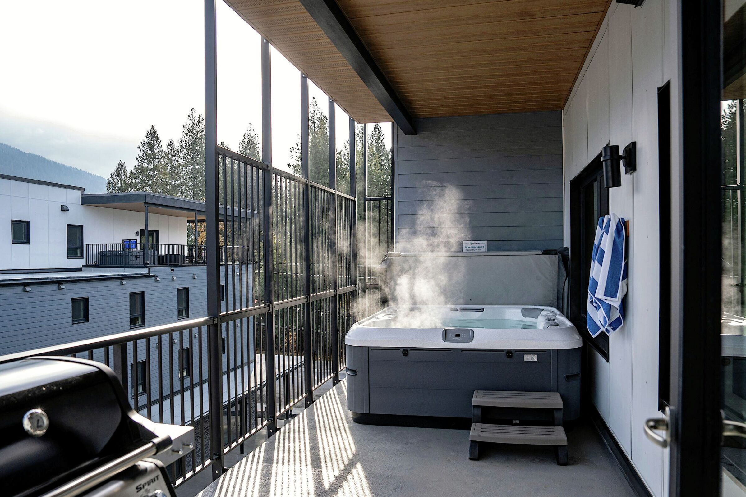 #4404 - Balcony with BBQ and Hot Tub