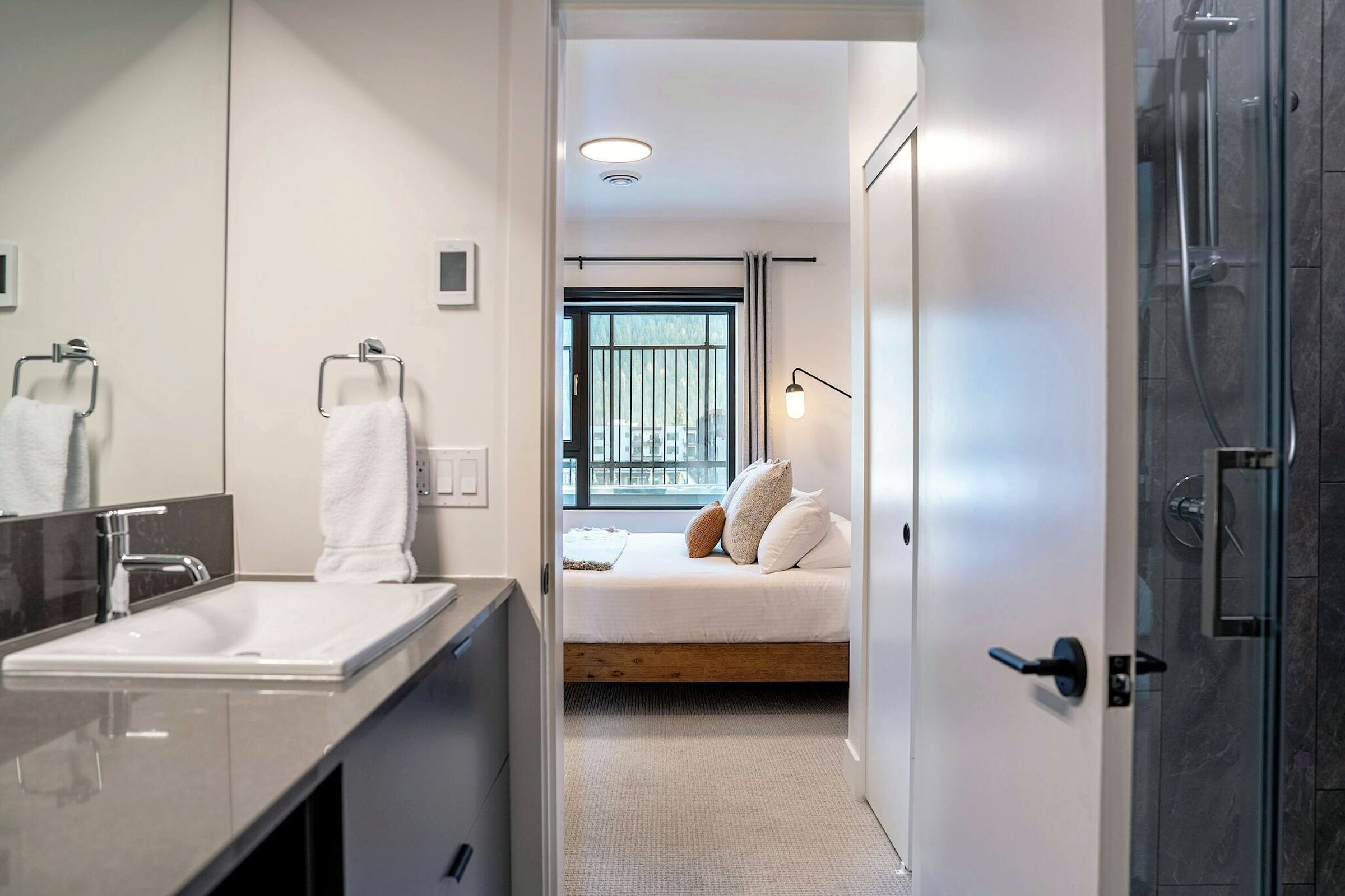 #4404 - Master Ensuite Bathroom
