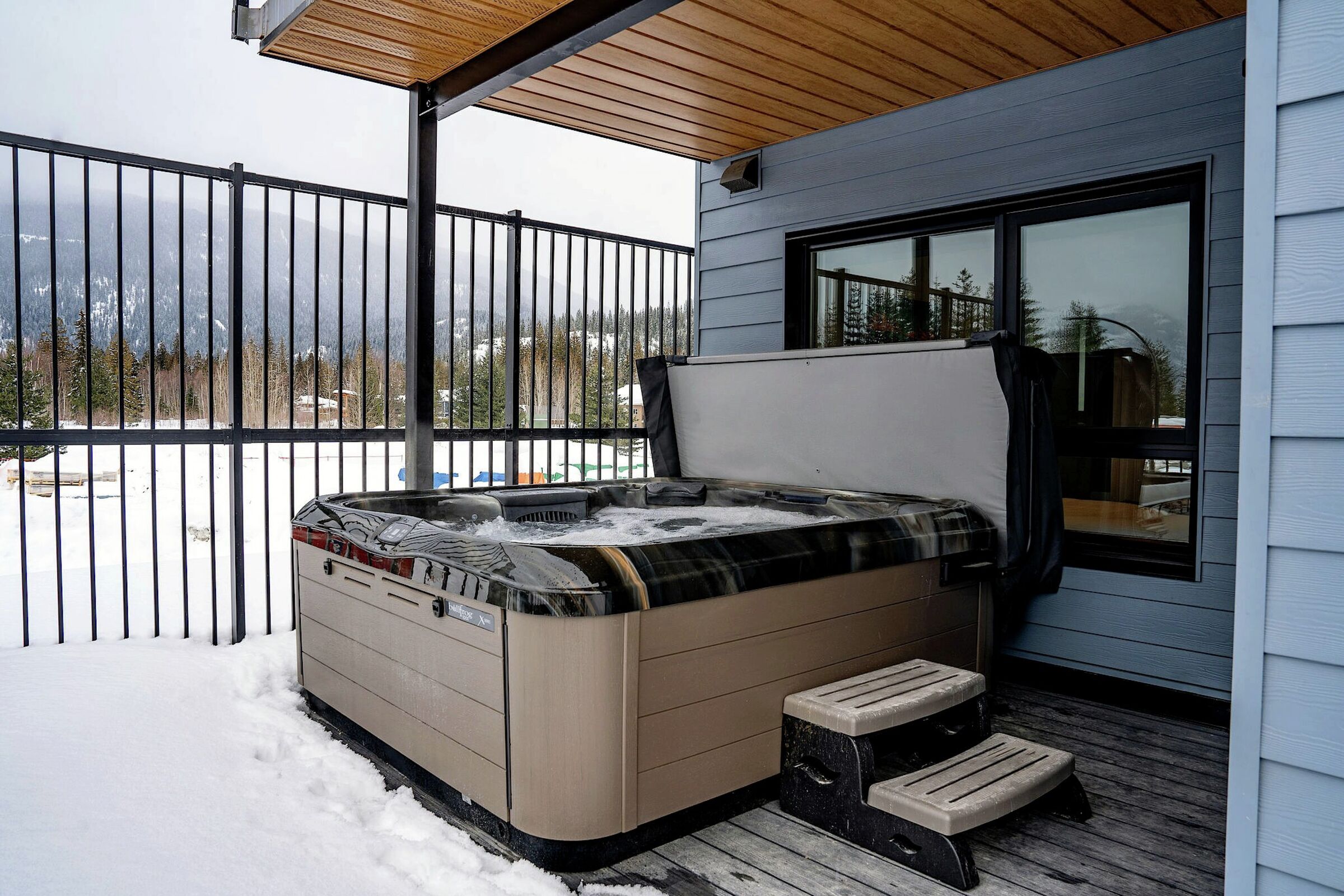 Balcony with Hot Tub