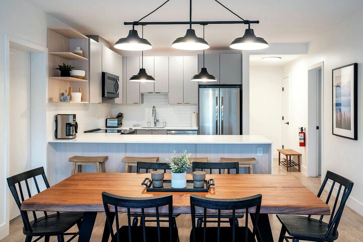 #2312 - Farwell's Spike - Dining Area